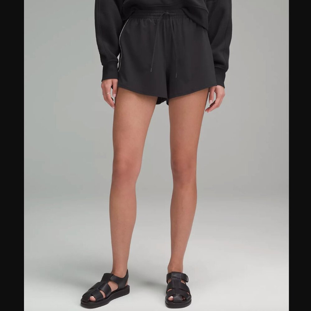 Lululemon Court Rival High-Rise Short 3" in Black/White | Size 6